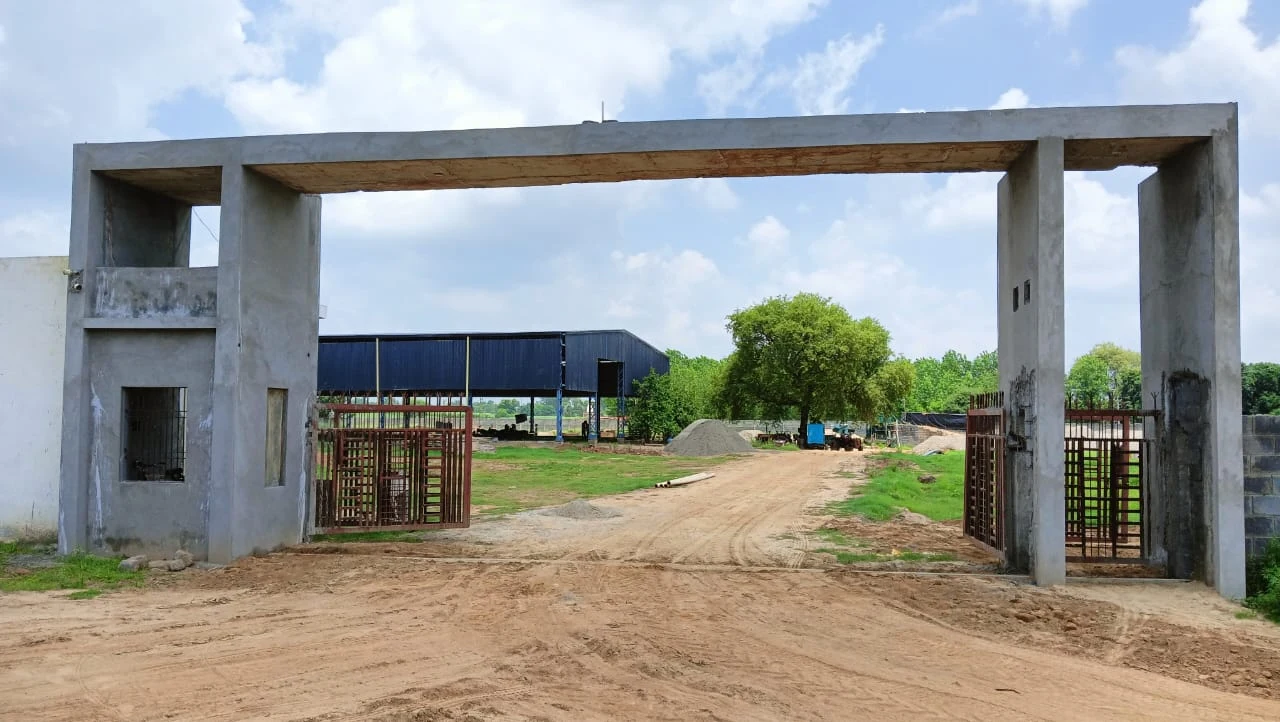 Entrance and production shed at Green House Bio Energy in Budhana